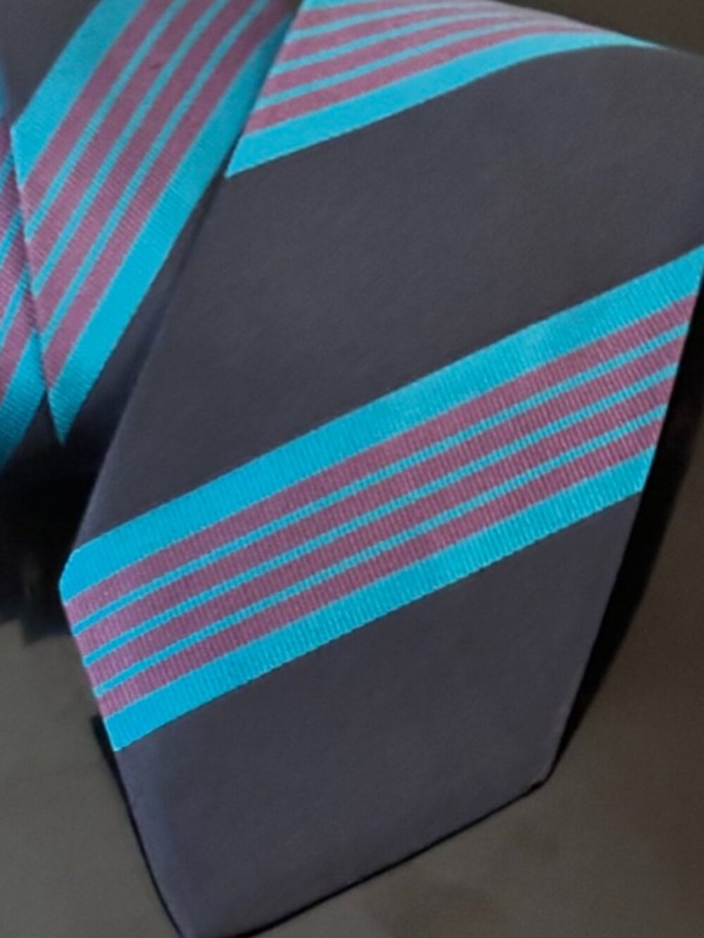 Yves Saint Laurent YSL Mens Tie Silk Neckwear Blue Striped Sripe Stripes